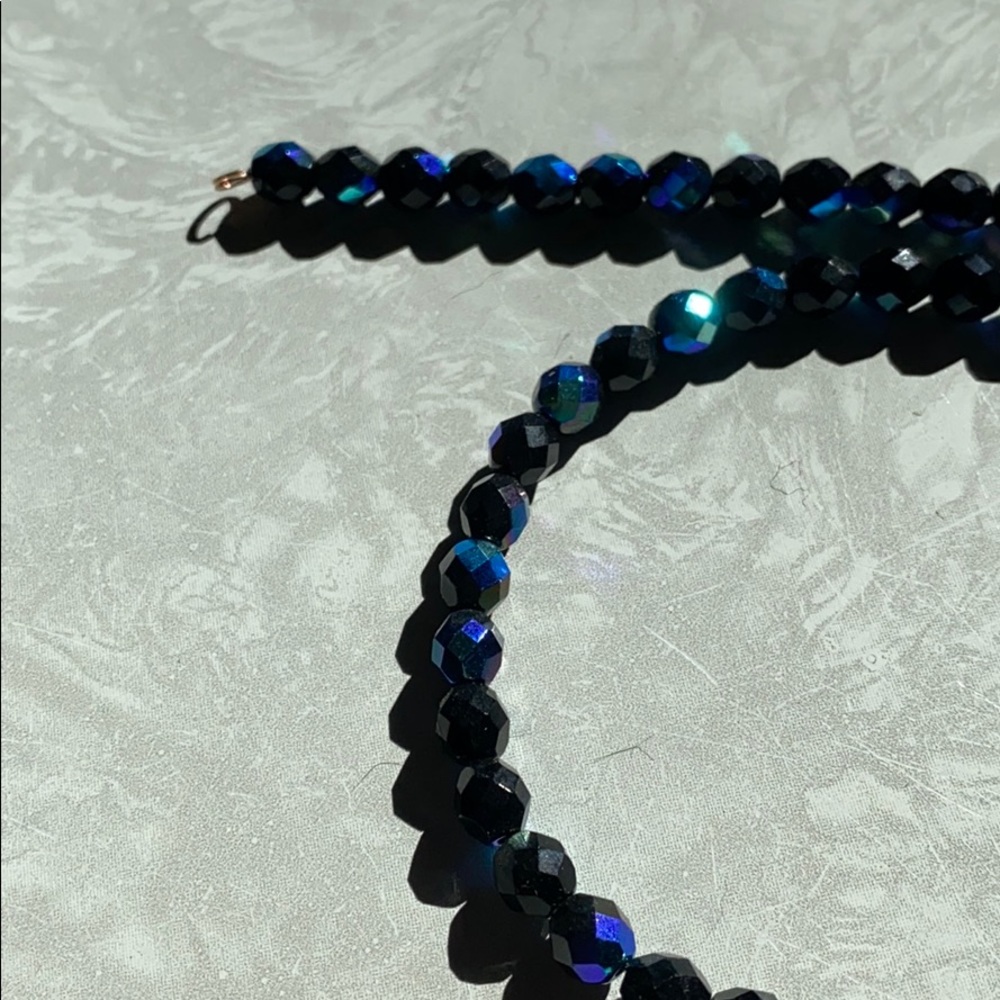 Vintage iridescent Jet glass bead necklace - Picture 4 of 5